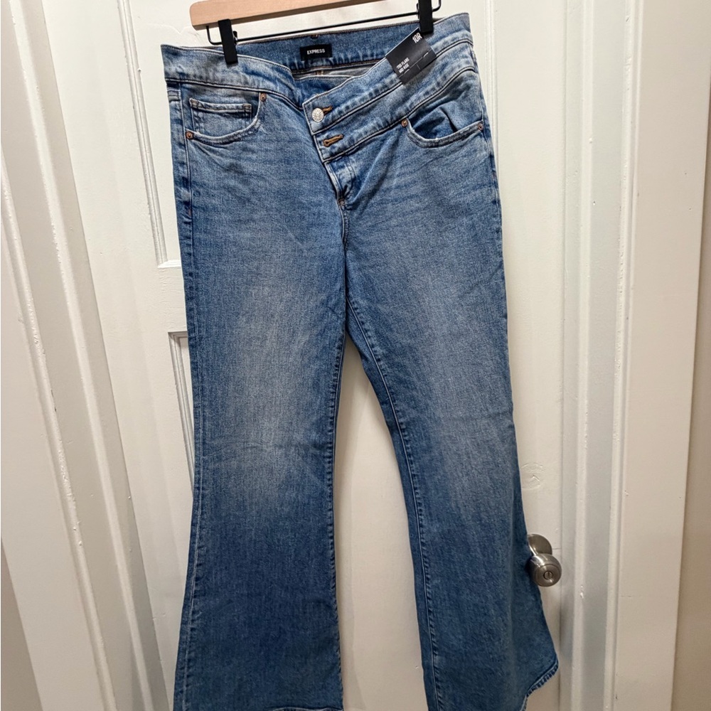 NWT Express ’70s Flare Crossover Jeans – Size 10R – Mid Rise